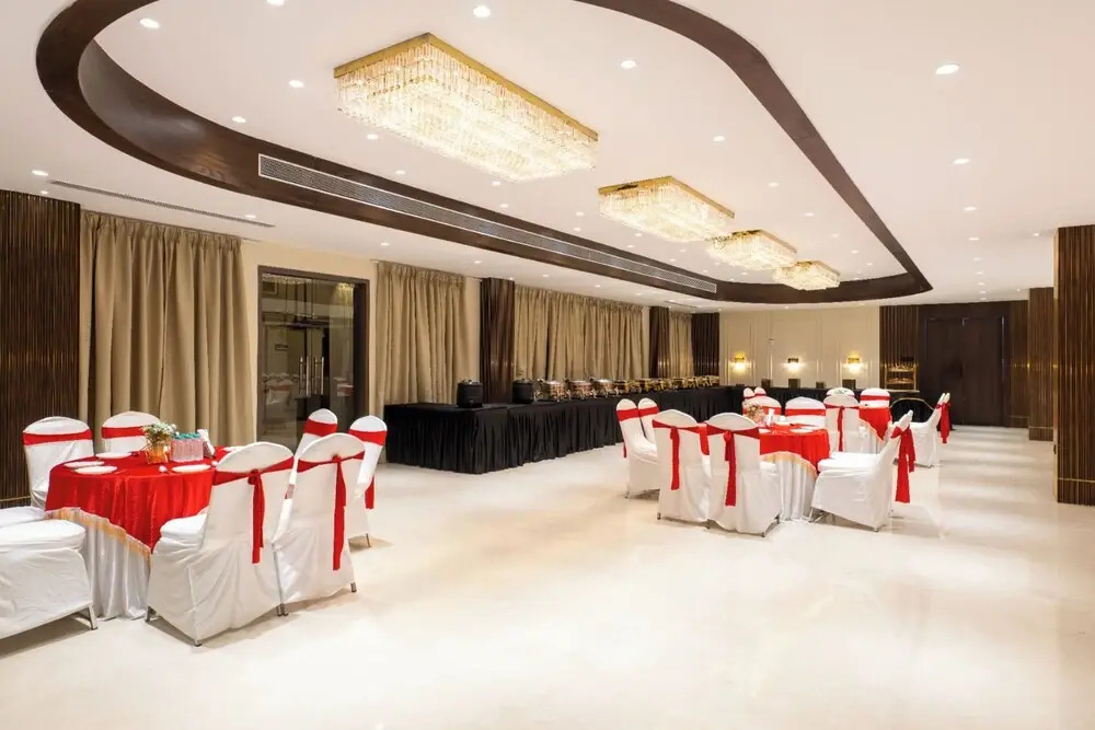 Hotel Kingsway Continental , Raipur