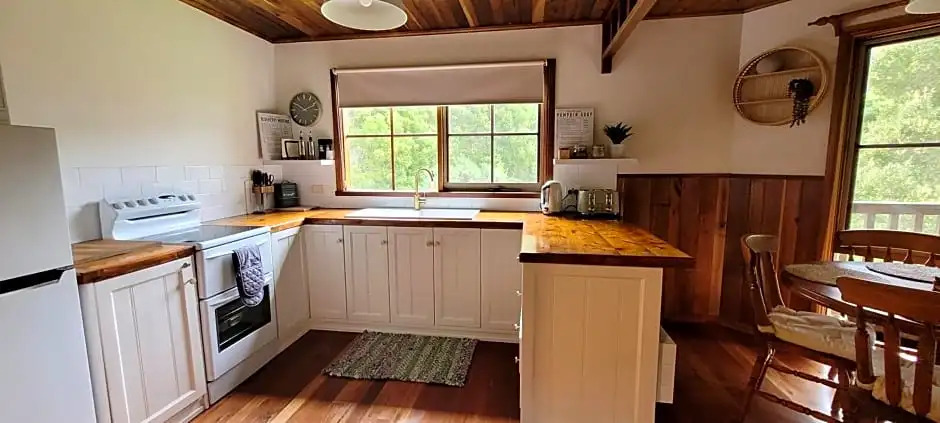 Tall Trees Eco Retreat - Blackwood Cottage