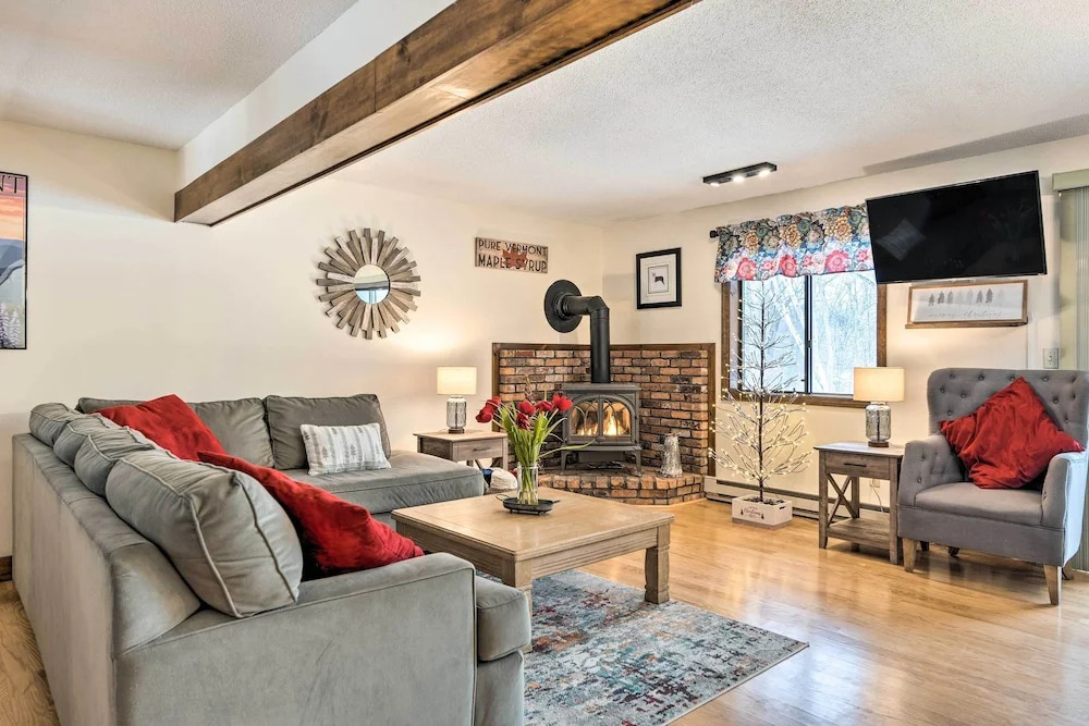 Hartford Escape w/ Fire Pit ~ 3 Mi to Ski & Golf