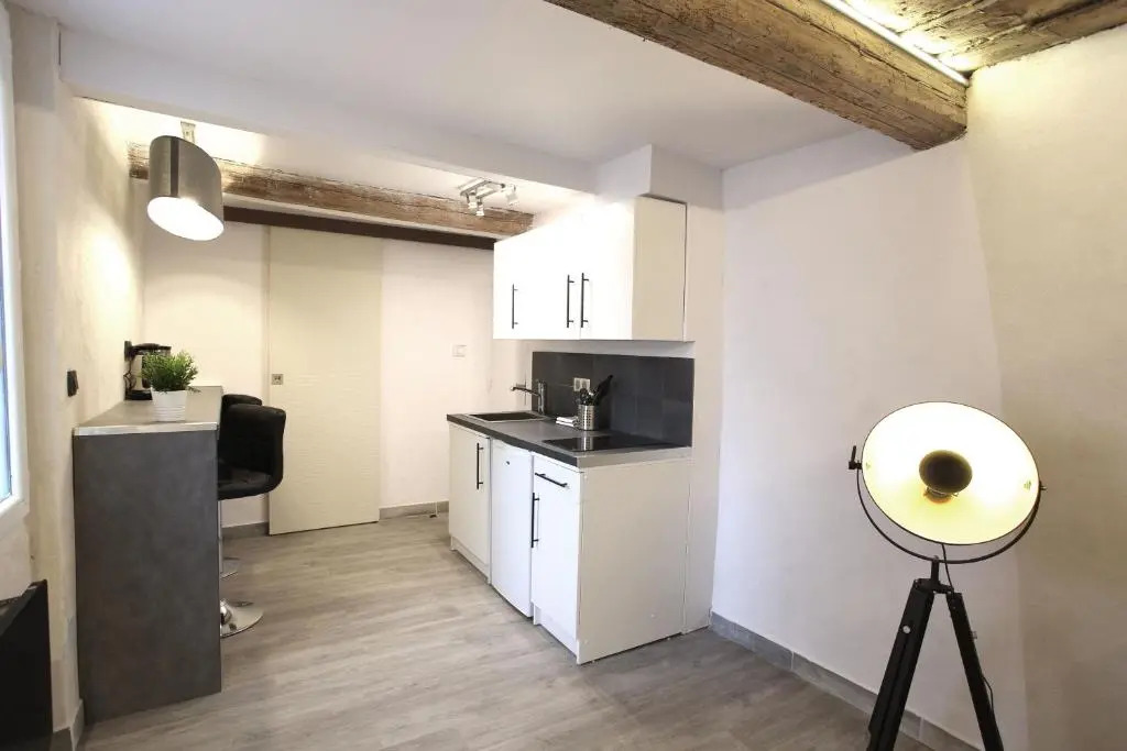GregBnb-com - T2 Ancien et moderne - PARKING INCLUS - 15min Gare