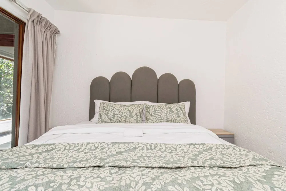 Sandton City 3 Bedroom Apartment With Balcony