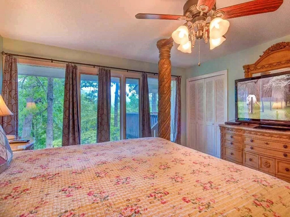 NeverEnding View 3 Bedroom Home with Hot Tub