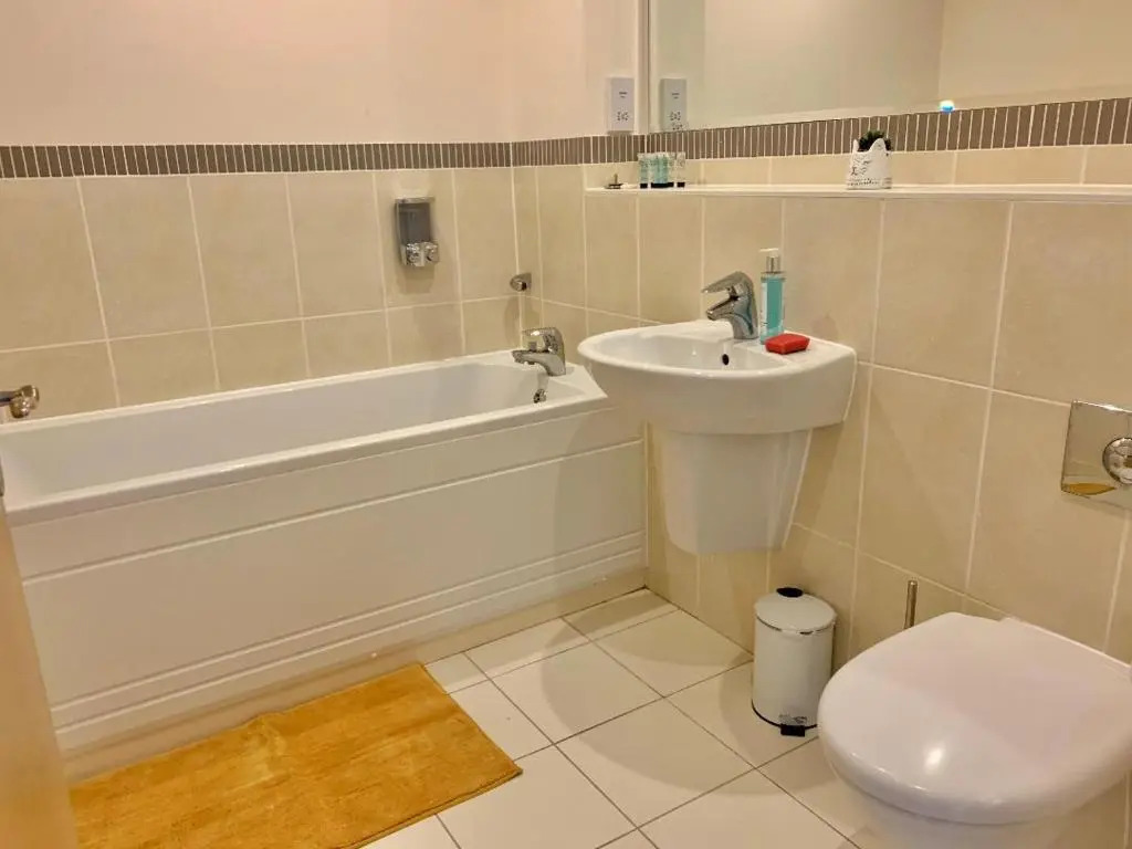 An ENTIRE 2beds, 2bathrooms, free Wifi, Free Parking, Oxford