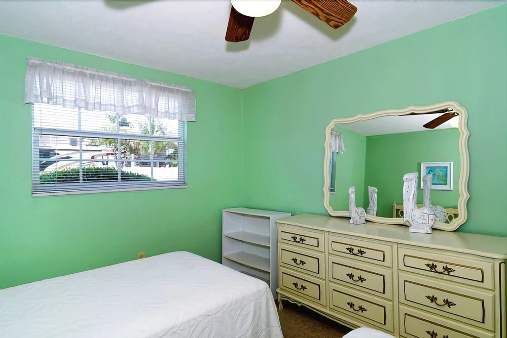 Pier House 3 Bedrooms 2 Bathrooms Home