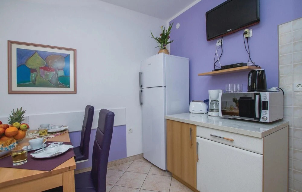 Stunning Home in Ravni With Wifi and 2 Bedrooms
