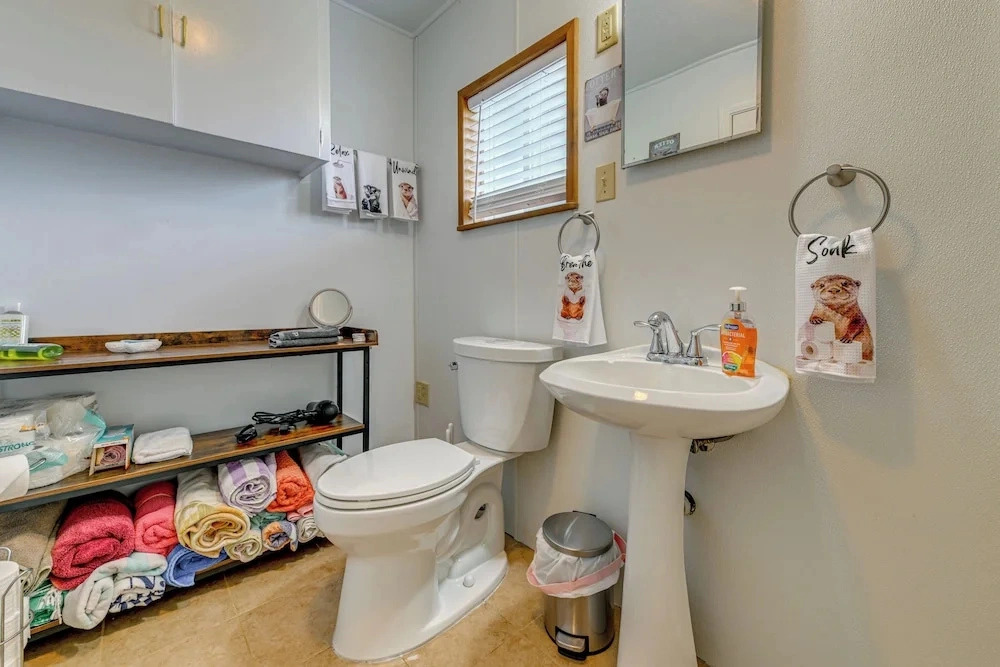Near Ocean & Redwood National Park! Home w/ Yard
