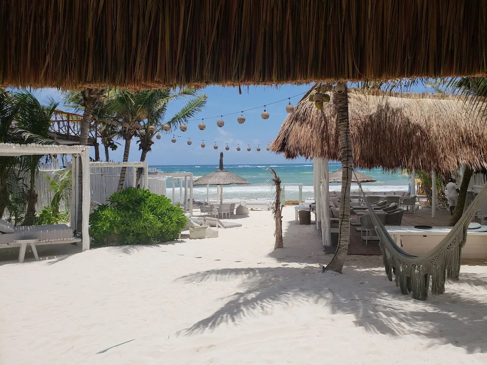 Playa Mambo Eco Cabanas
