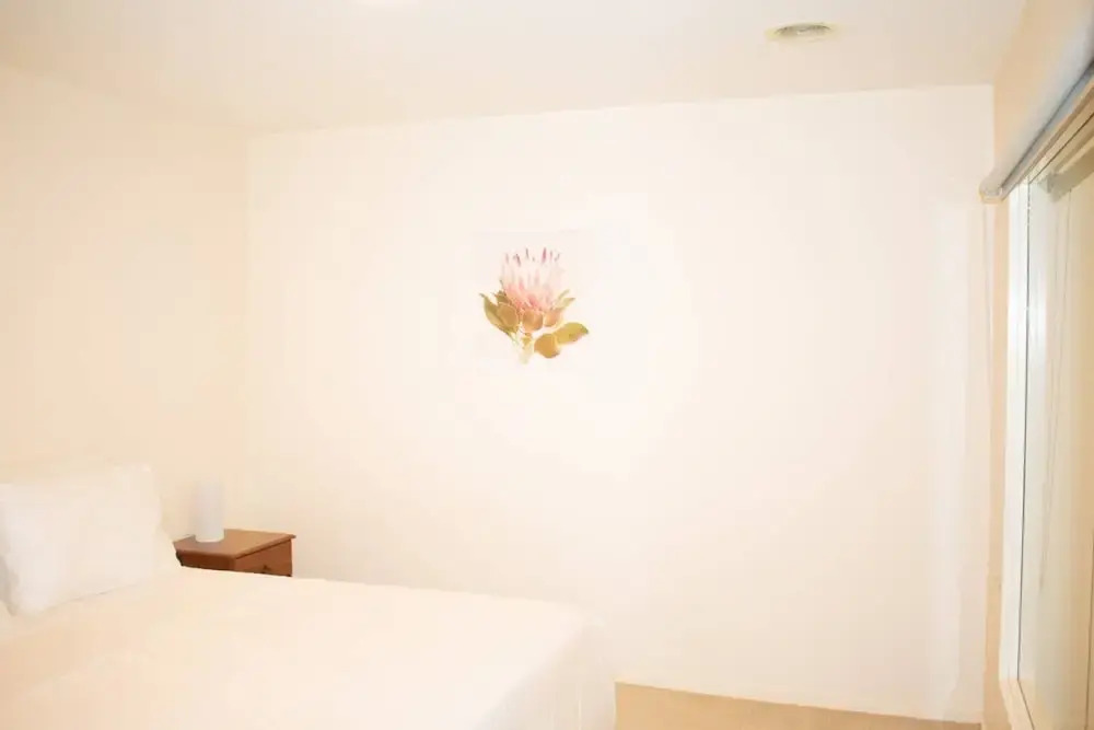 Stunning 2 Bed CBD Apartment 110m2 Two Carparks!