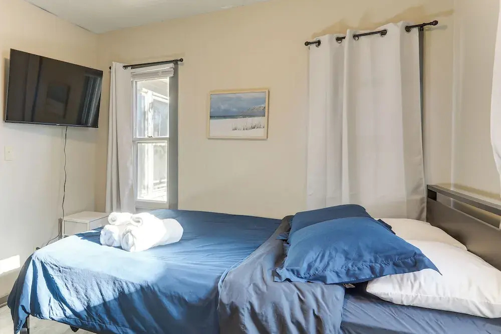 Steps to Shore! Pet-friendly Lake Waconia Getaway