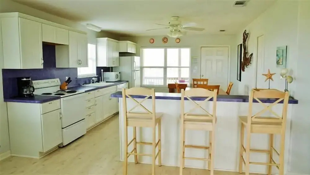 Spacious Retreat W/expansive Yard & Beach Access!