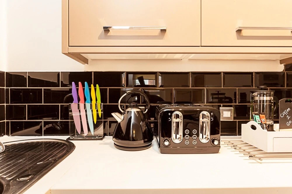 Redhill Garland- 1 bed Self Contained Apartment Close to Hospital
