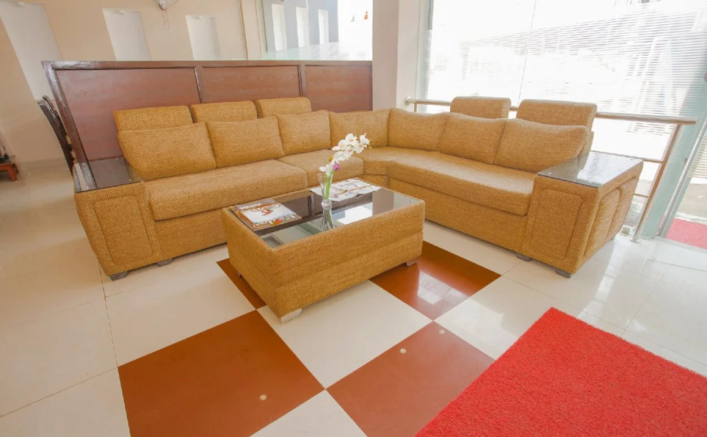 OYO 136 Hotel Om Plaza