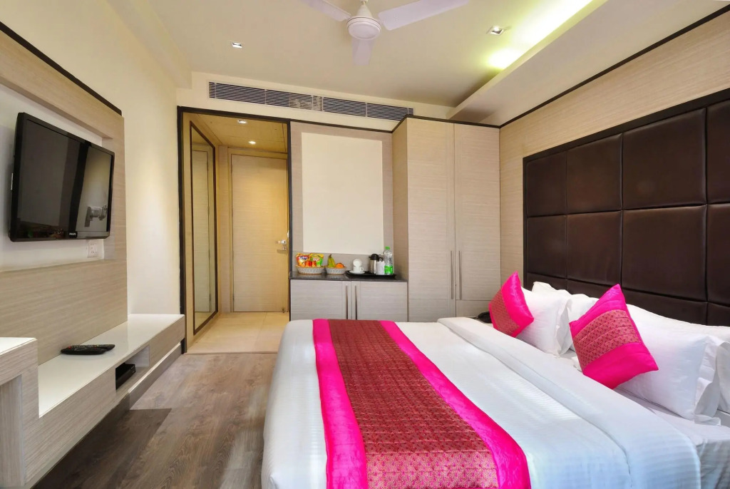 Hotel Royal Grand - Opposite Axis Bank East Patel Nagar
