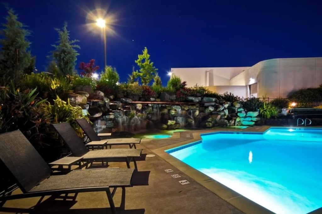 DoubleTree by Hilton Pleasanton at The Club