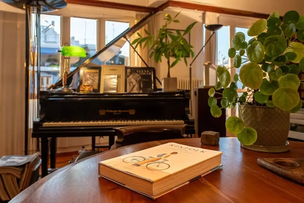 Chic 2BR Bright Penthouse With Open Wood Staircase