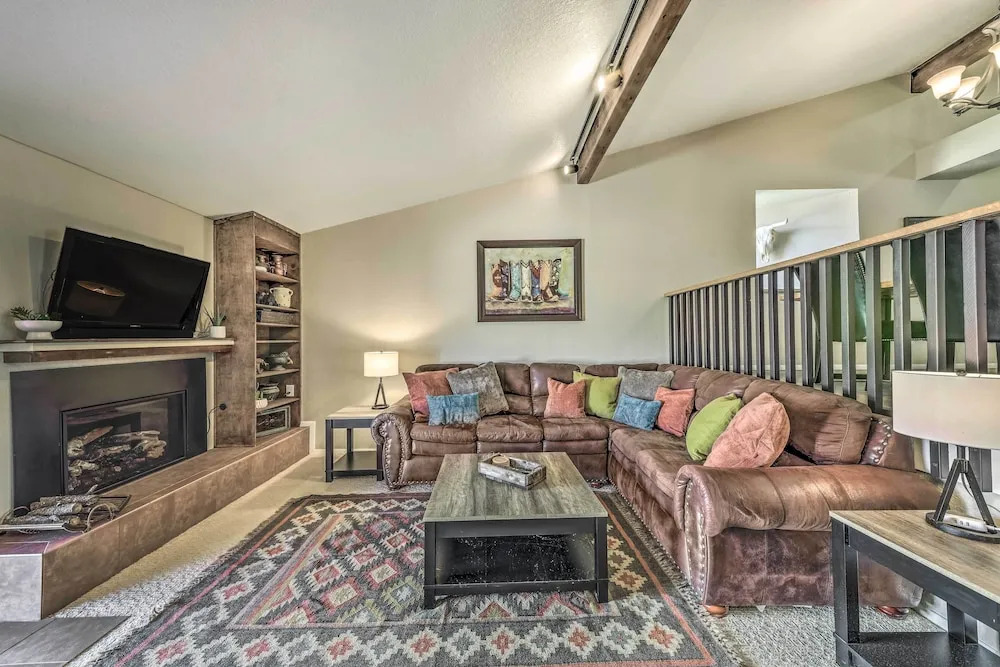 Villa Con Vista w/ Putting Green & Hot Tub