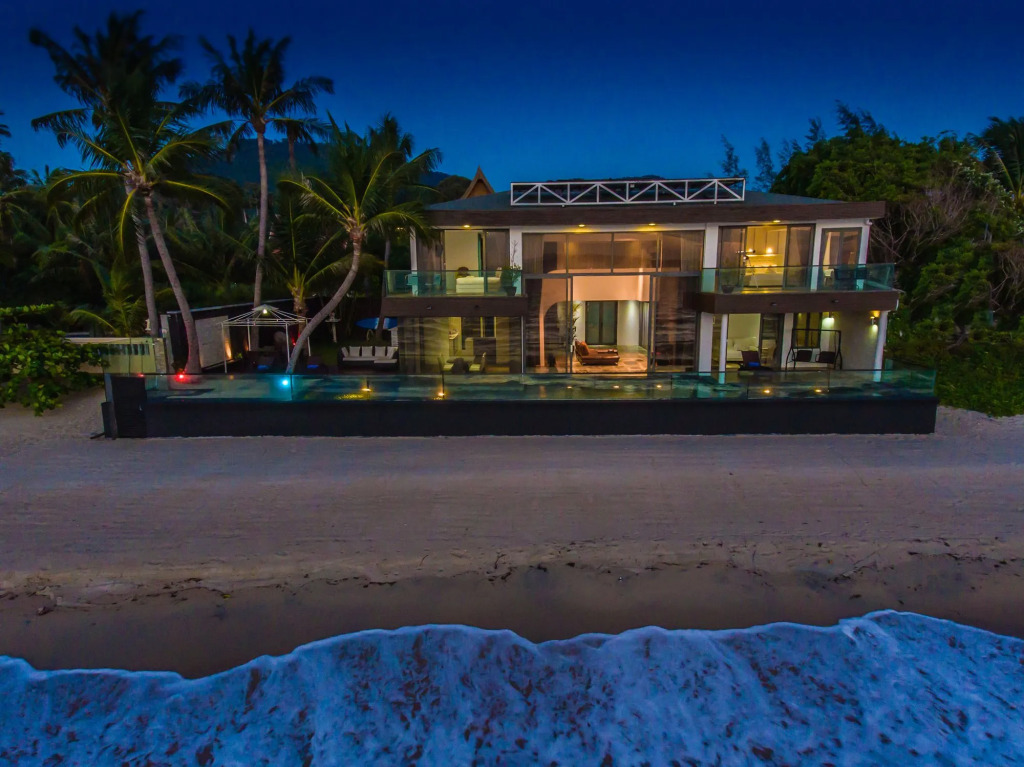 Villa U - 3BR Beachfront Haven