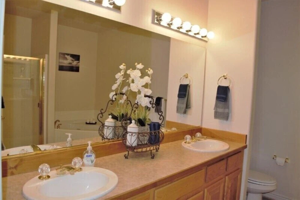 Bobitsky and Gomez - 2 Br Condo