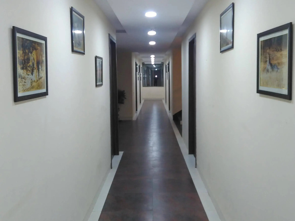 Hotel Flowers Inn