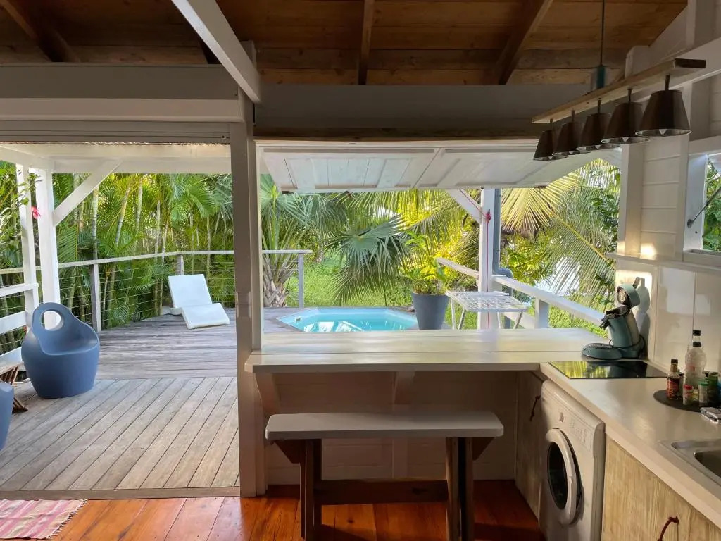 Charmant bungalow avec petite piscine privée