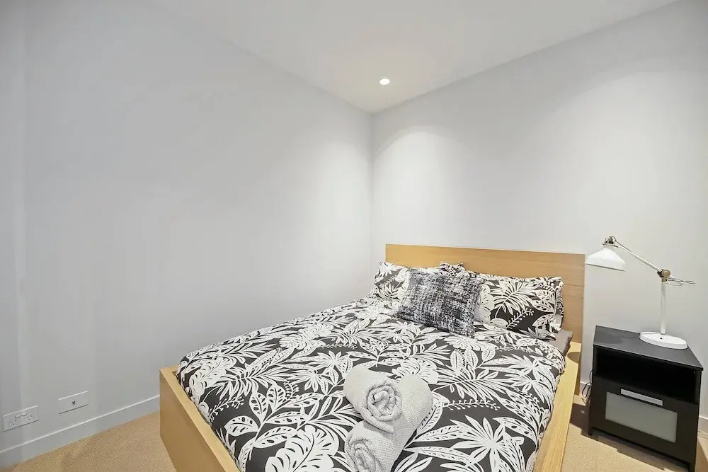 Trendy Melbourne 2 Bedroom Apartment by BnB Pro