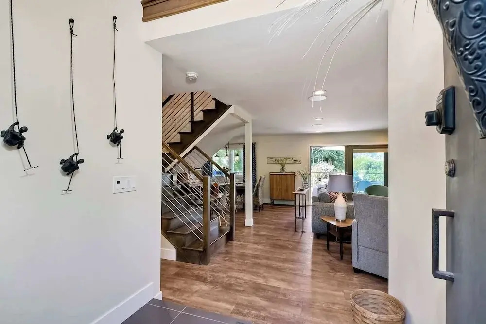 Fresh & Modern 3 BDR Just Blocks From Beach!