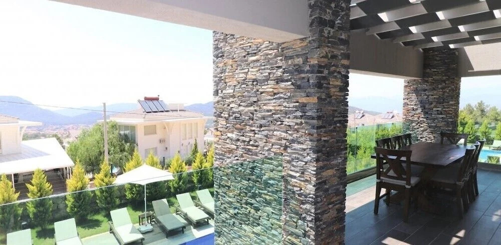 Villa Joy 2 by JoyLettings