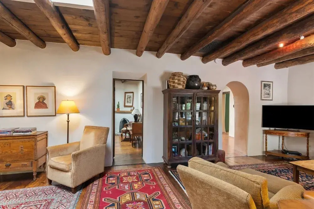 Garcia St. Adobe - Historic District, Close to Canyon Road, Three Master Bedrooms, Great Outdoor Space