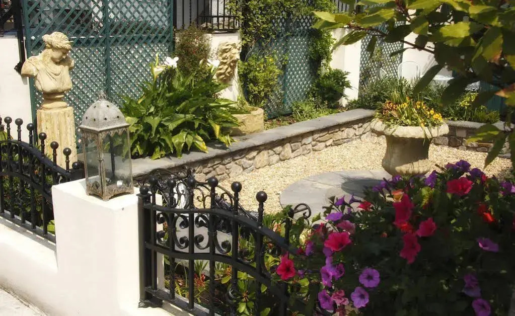 Tides Reach Guest House