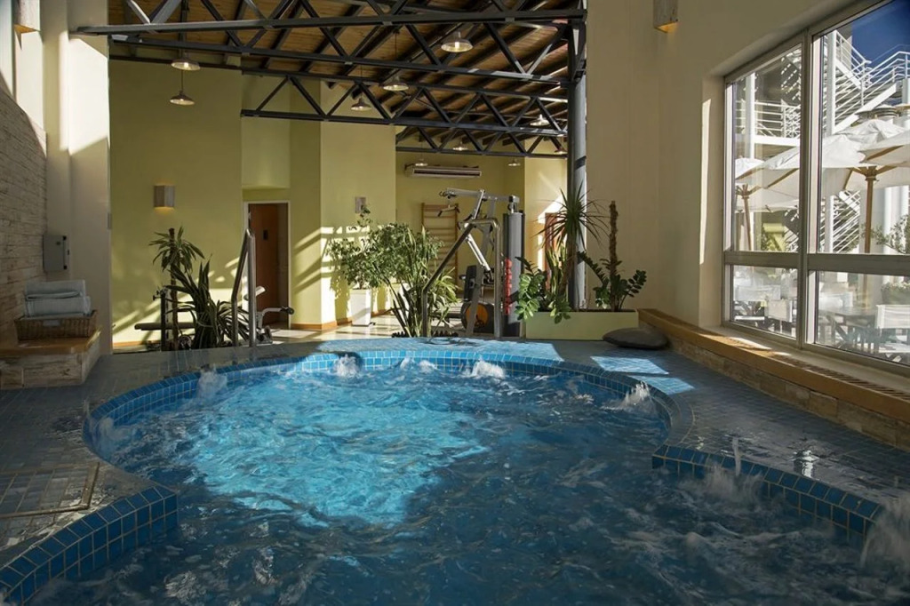Hotel Tower Inn & Suites