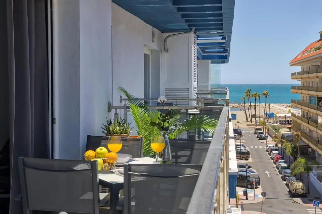 Sur Suites La Dorada, centricos soleados a pocos metros de la Playa y con Parking Opcional