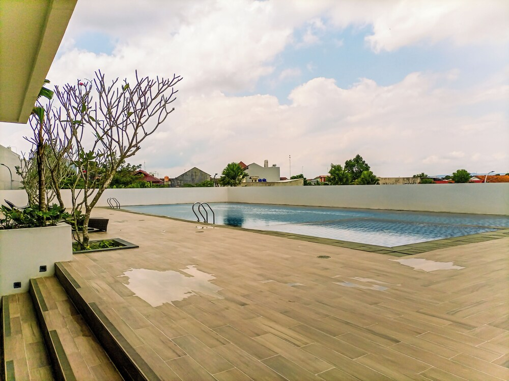 Studio Apartment Near Upn Veteran Yogyakarta At Barsa City