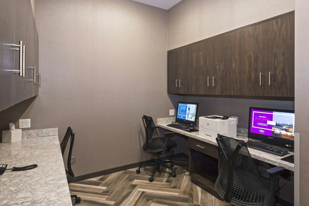 Hampton Inn and Suites Minneapolis University Area, MN