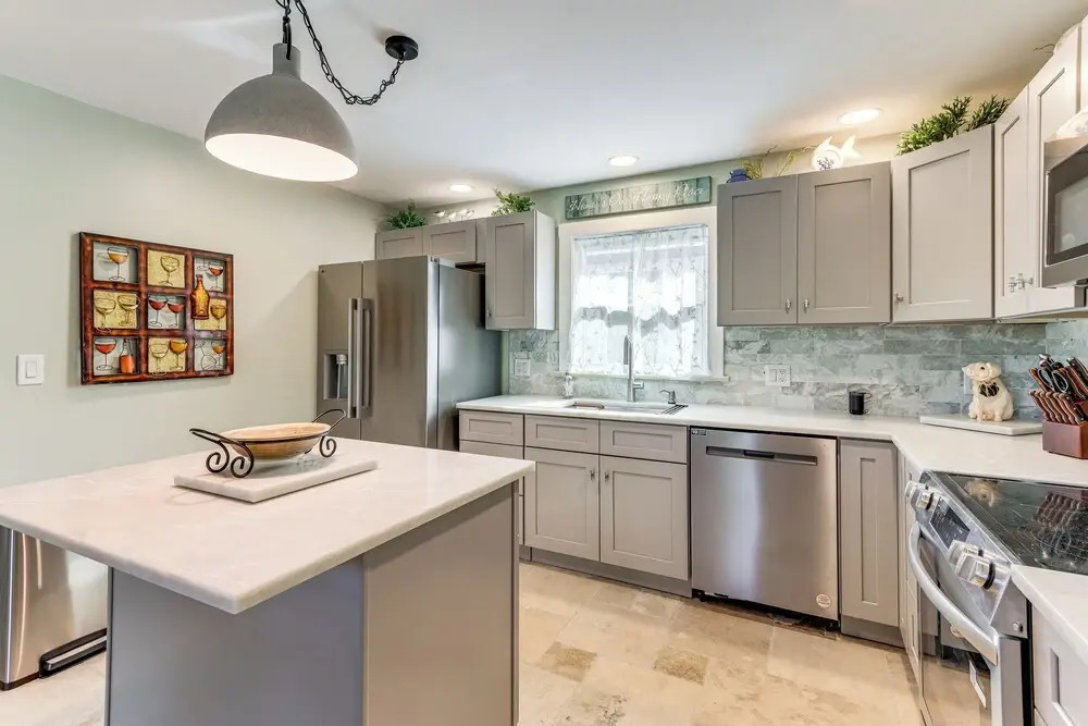 Walk to Parks, Eats & Bars: Stuart Home w/ Patio