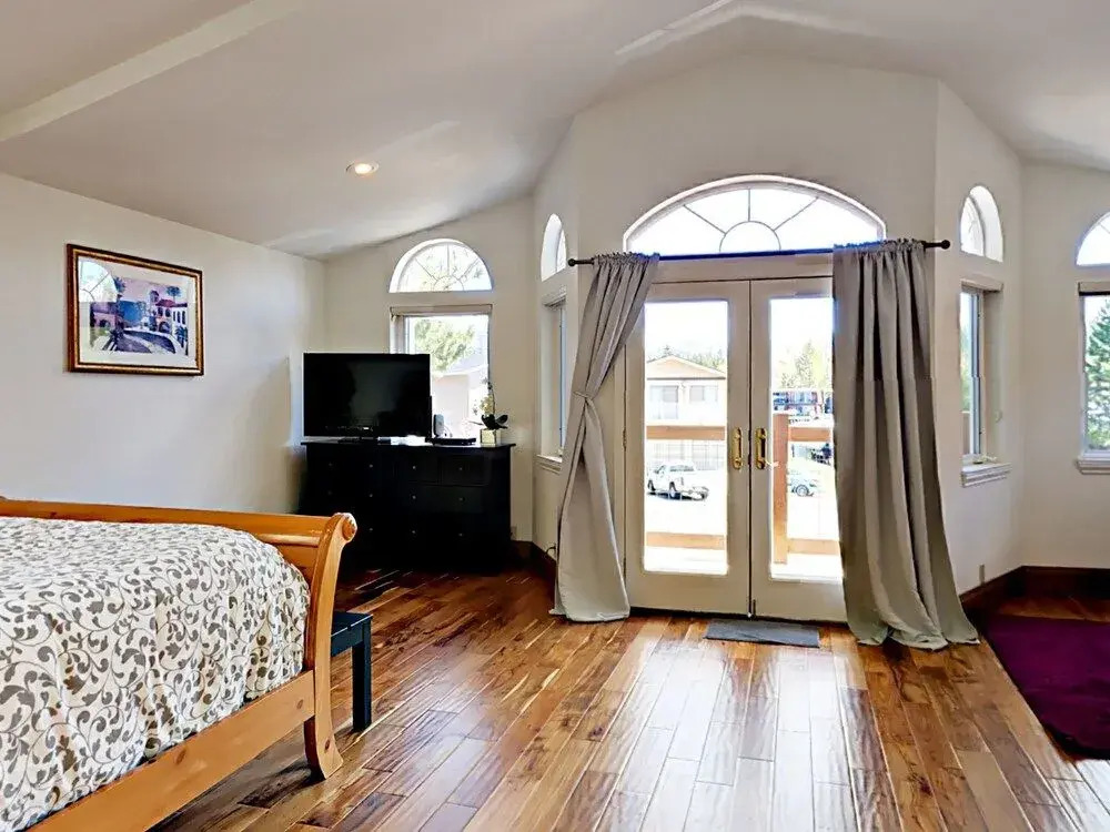 2027 Garmish Home - 3 Br home by RedAwning
