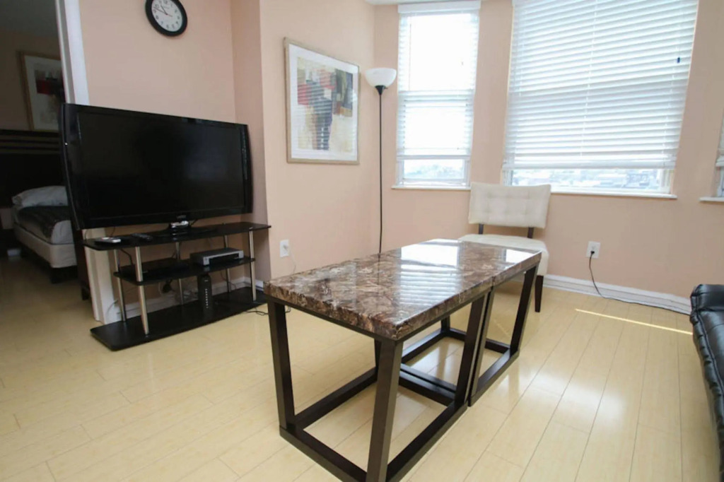 Renaissance Properties - 2135 Walnut