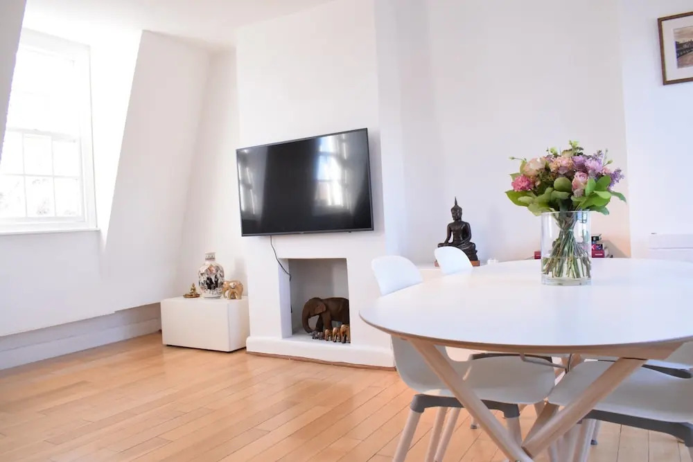 Flat In Angel With Balcony