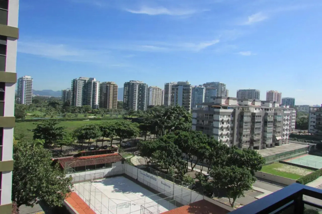 Lindo apto no Barrabela, todo equipado, com arcondicionados split novos no quarto e na sala, limpíssimo, cheiroso, novinho, condomínio em frente à praia, com piscina aquecida, sauna, quadra, academia, lavanderia, salão de beleza, restaurantes, mercado 24h