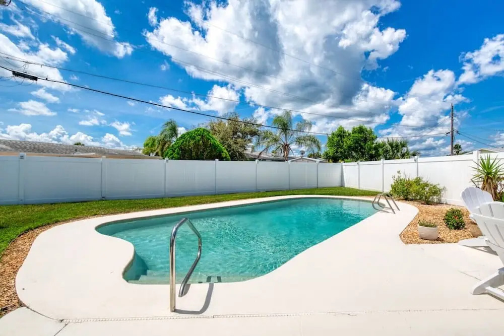Tropical Vibes Bungalow w Pool