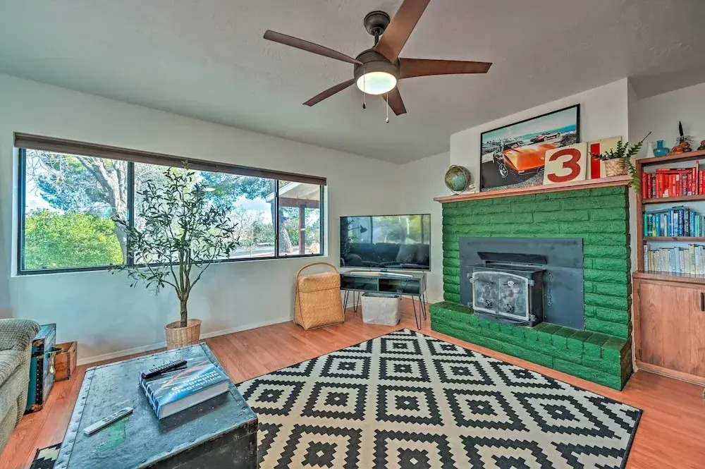 Pet-Friendly Gem w/ Treehouse: 20 Mi to Sedona