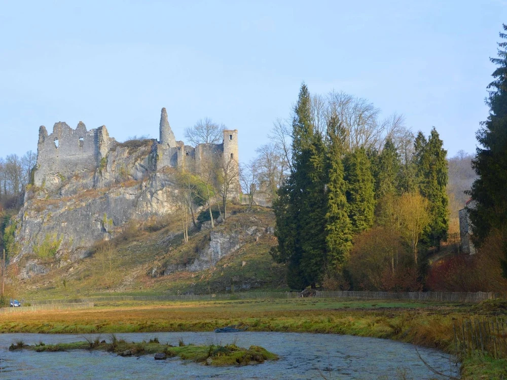 Holiday Home in Falaën near Montaigle Castle
