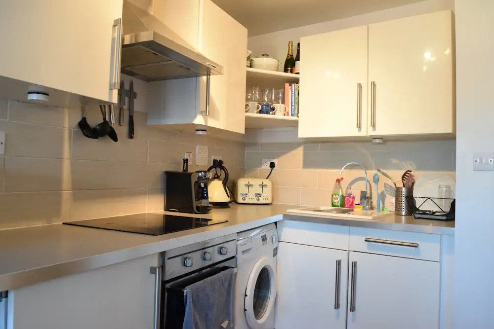 2 Bedroom Apartment Near Wimbledon
