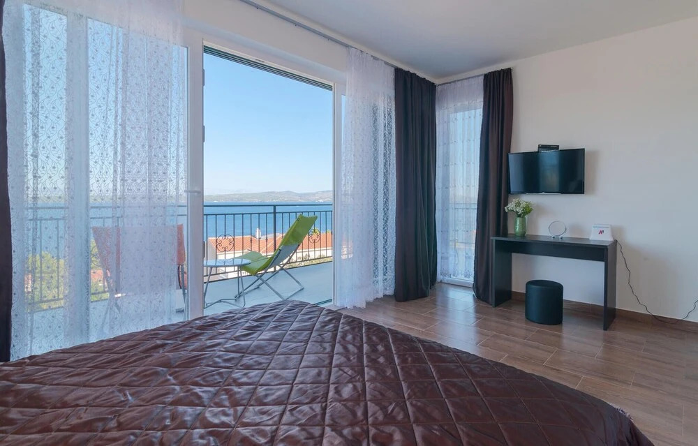 Nice Home in Stomorska With 4 Bedrooms, Wifi and Outdoor Swimming Pool