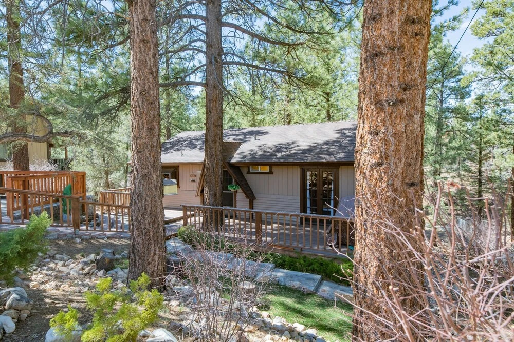 Nottingham's Nook - Tucked Away On A Quiet And Serene Lot Amongst The Trees! 2 Bedroom Home