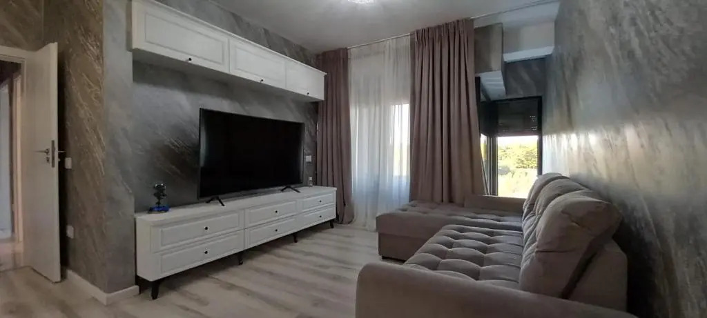 North Pipera apartment w parking & self check in