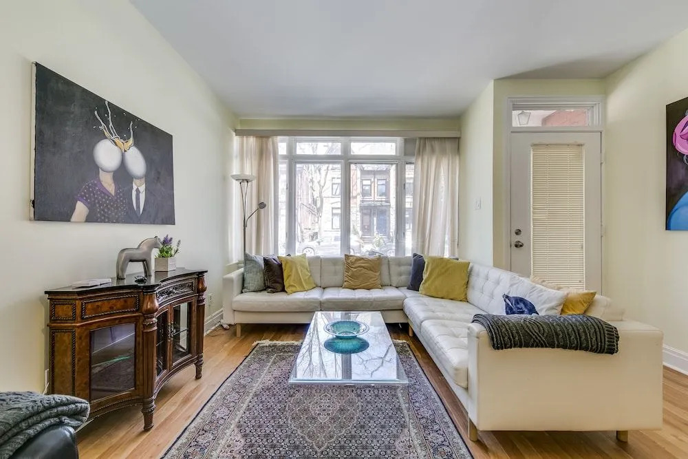 Newly Decorated 2BR Yorkville Home
