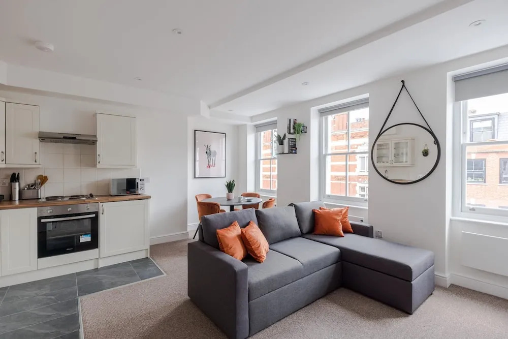 The Vanity Affair - Fitzrovia - by Frankie Says