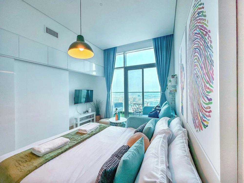 Minimal Studio in Marina