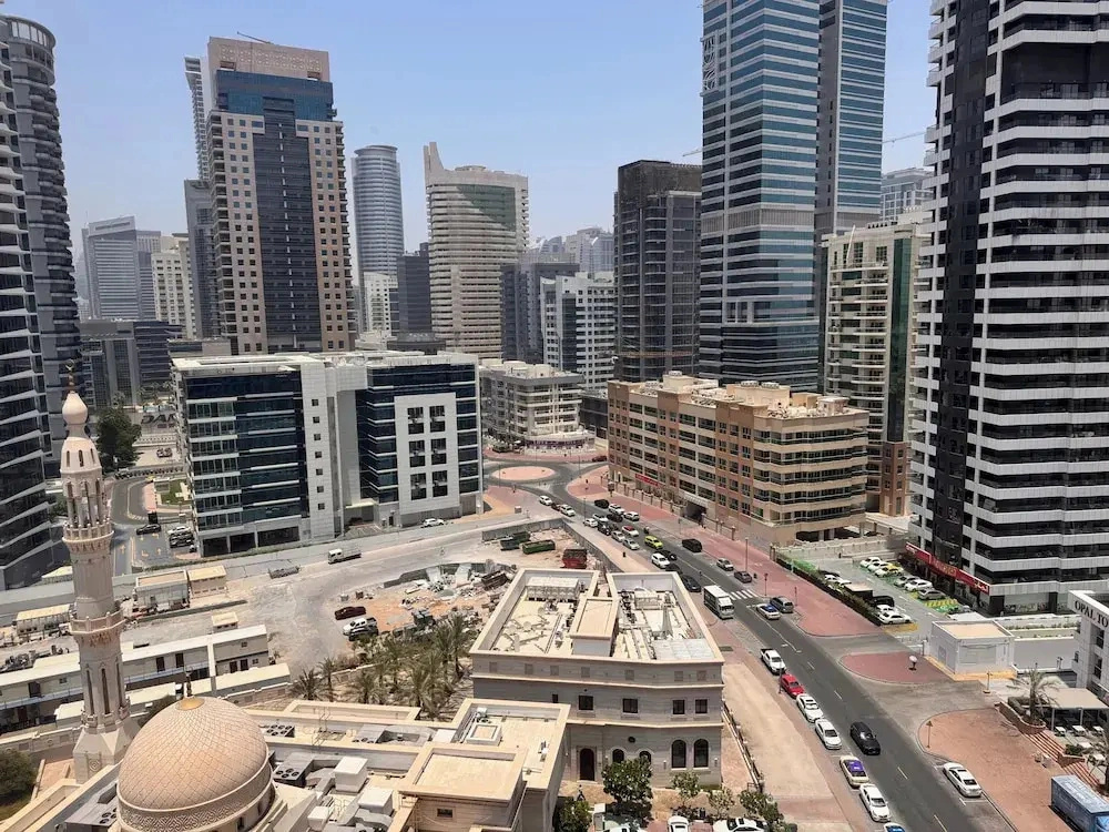 SIMPLY COMFORT  Bright Apartments Steps from Marina Walk