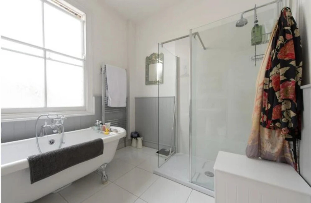 NEW Charming 1BD House With Patio in London